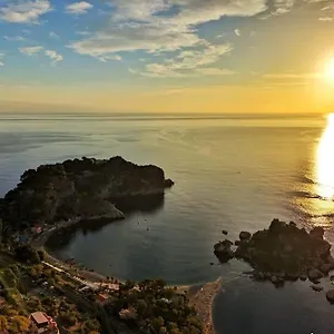 https://humboldt-luxury-room-taormina.sicilyhotelsitaly.net